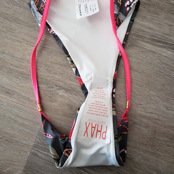 Swimsuit size M - Picture 2 of 5